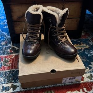 Born- Bellatrix- Dark Brown, Canoe Shearling, Size 9